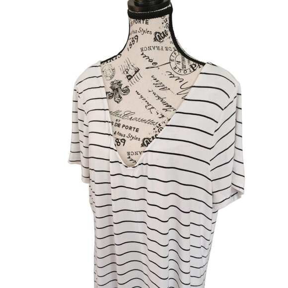 TORRID Top Women's Size 2XL Striped Short Sleeve - Picture 7 of 11